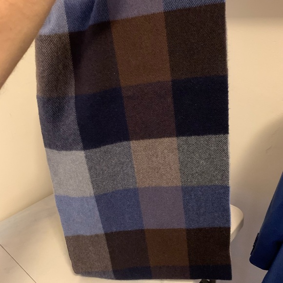 Beautiful Chelsey by Johnson 100% Polyester Scarf - Picture 2 of 3